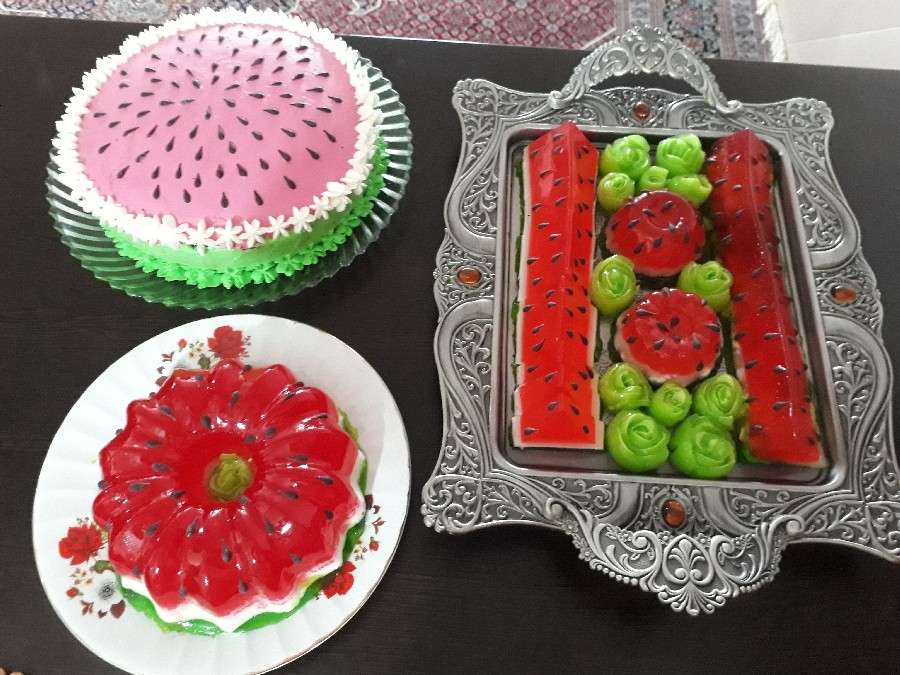 عکس کیک و ژله یلدا برای مهد دخترم درست کردم،کیک بدون فر پخته ،ممنون میشم لایک کنید