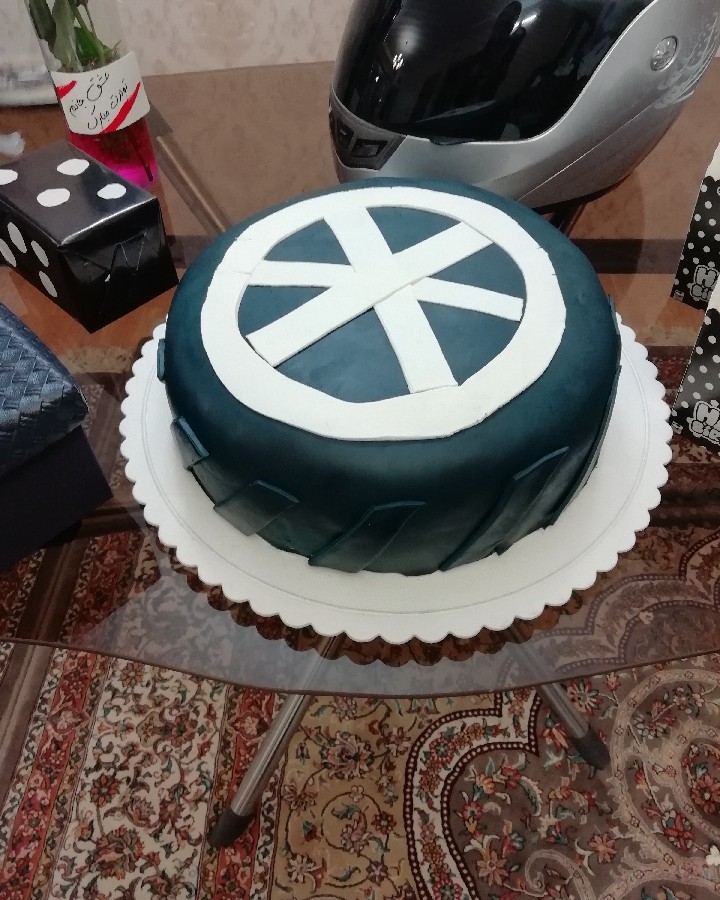 کیک تولد مردانه
کیک لاستیک موتور