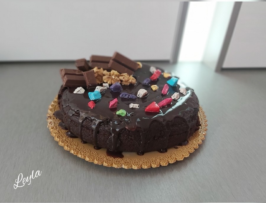 عکس کیک شکلاتی با رویه گاناش