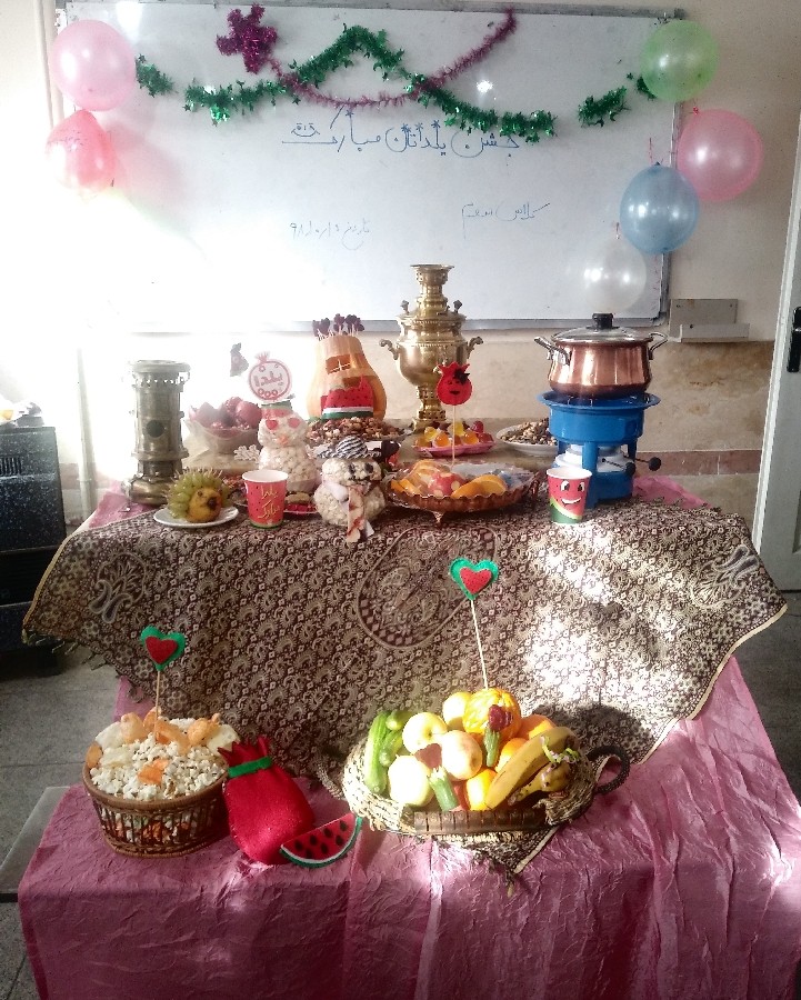 عکس جشن یلدای ما درمدرسه