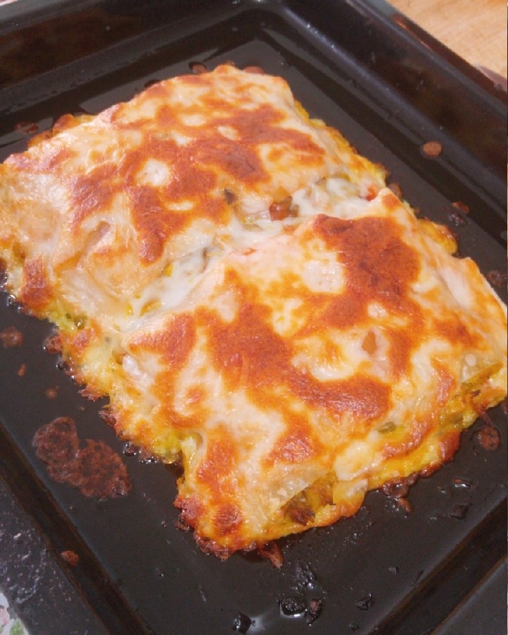 عکس لازانیای مرغ و گوشت با کلی پنیر پیتزا?
تازه از فر بیرون اومده
داغ داغ