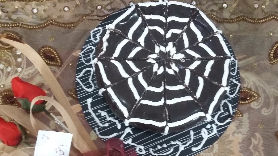 اینم یه کیک دیگه که برای تولد شوهرم پخته بودم عکسش تو گوشیم بود از قبل 