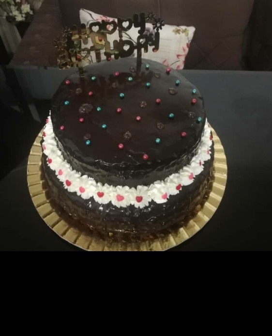 کیک تولد با روکش گاناش