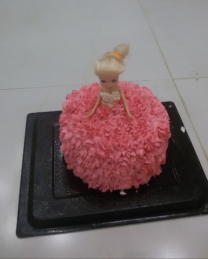 عکس کیک عروسکی به درخواست دختر گلم