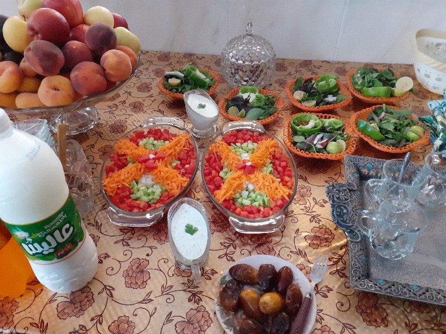 عکس سلاد با سس دست ساز;)