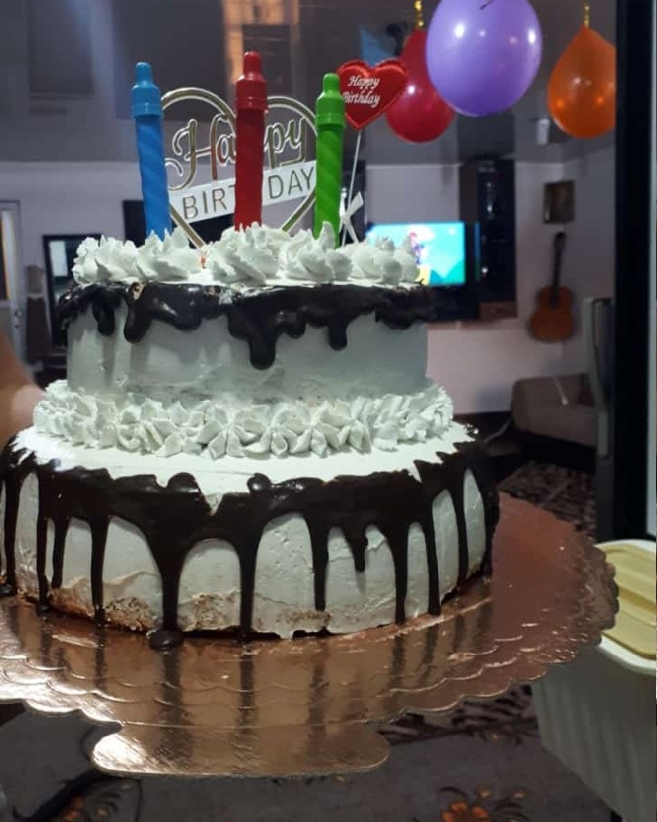 کیک تولد اسفنجی