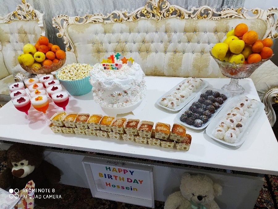 عکس کیک  اسفنجی خامه ای
با فیلینگ موز و گردو تولد یک سالگی حسینم 