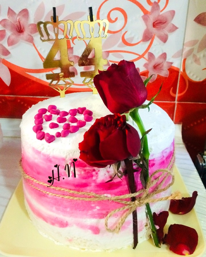 عکس کیک تولد با تزیین گل طبیعی