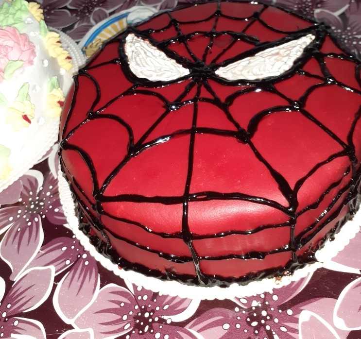 عکس سفارش دوم کیک فوندانت  با تم مرد عنکبوتی 