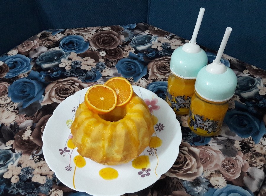 کیک پرتقال با سس پرتقال و آب پرتقال 