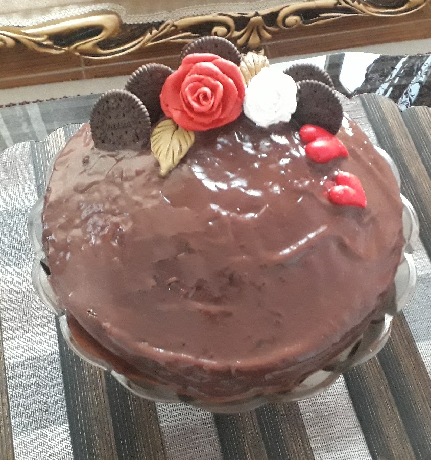 کیک شکلاتی با روکش دسر شکلات