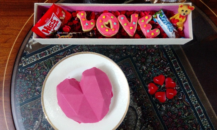 عکس کوکی رویال آيسينگ 
شکلات قلبی سوپرايز 