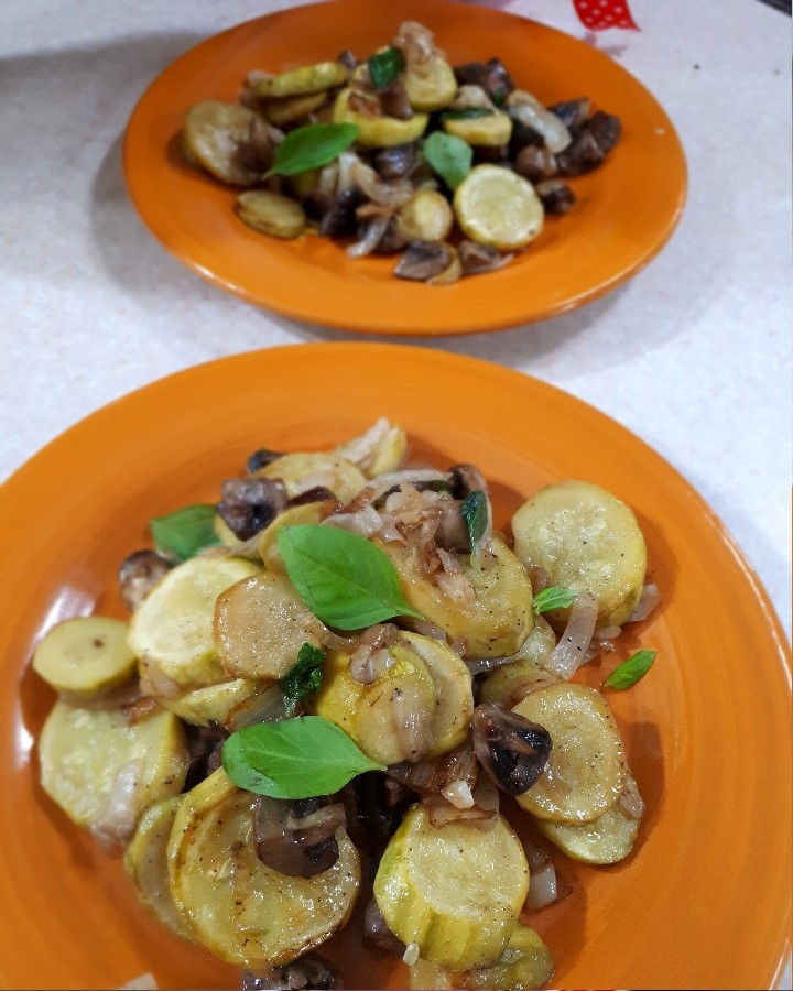 خوراک کدو سبز و قارچ