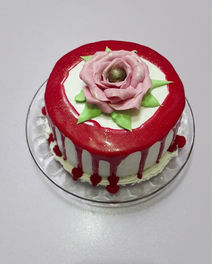 عکس کیک روز زن برای دوست عزیزم ??