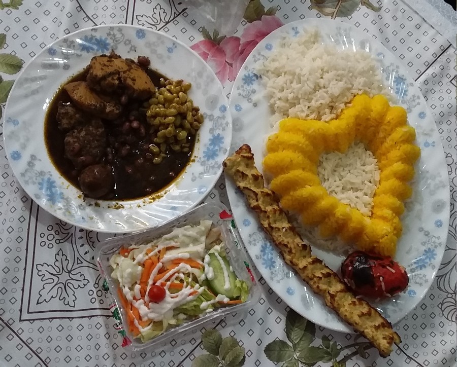 قرمه سبزی وکوبیده دانشجویی