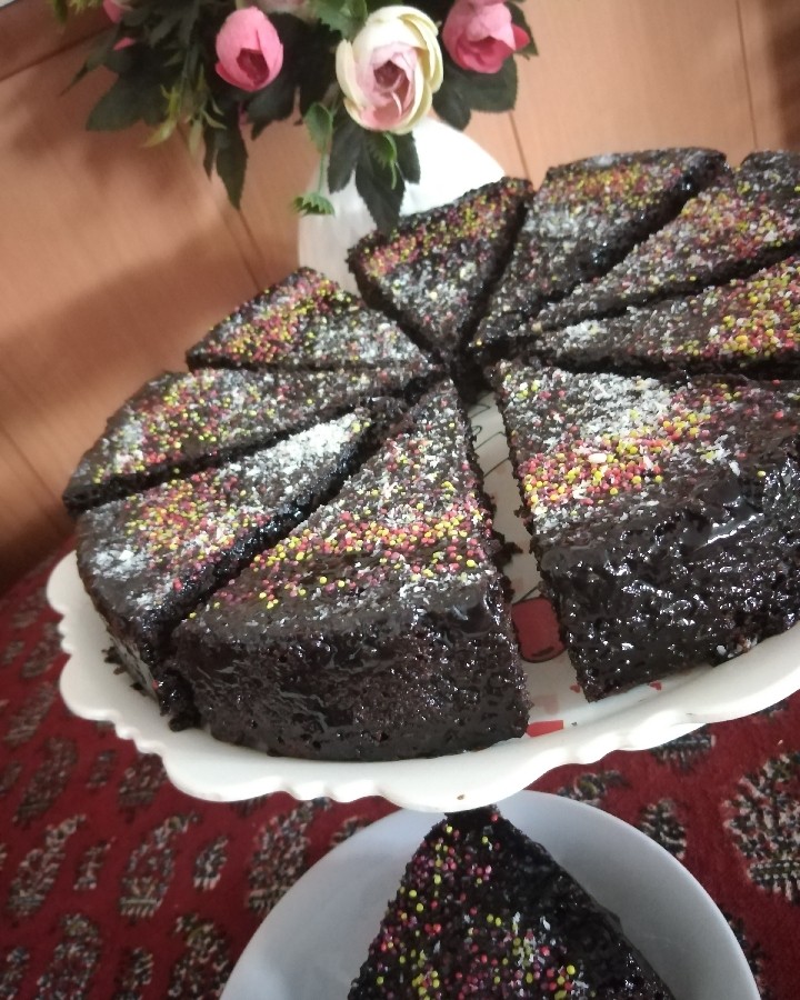 عکس کیک خیس با سس مخصوص شکلاتی