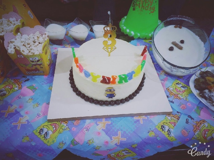 عکس تولد ۳سالگی پسرگلم (کیک خودم پز)