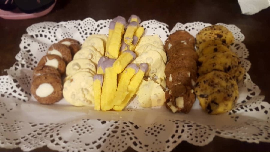 عکس سلام  شیرینی های خونگی ( کوکی شکلاتی و ساده ، کلوچه نارگیلی،  شیرینی الماسی و بیسکویت های کبریتی )