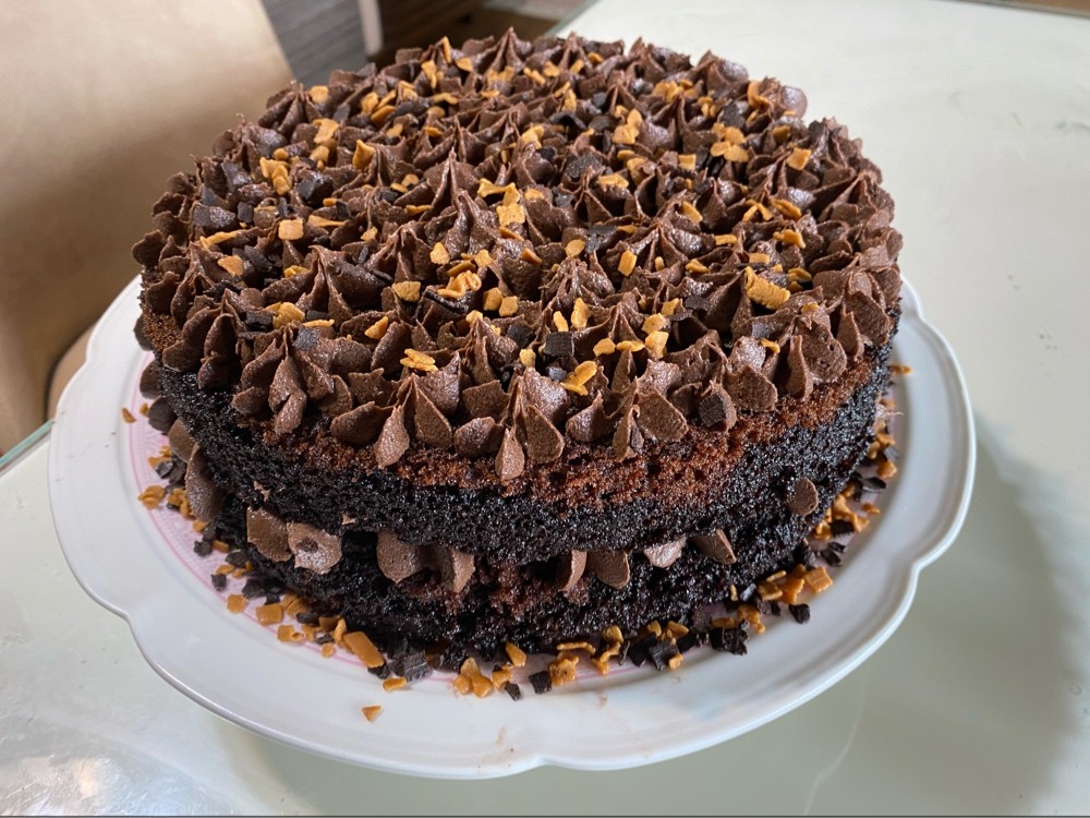 کیک شکلاتی با تزیین گاناش