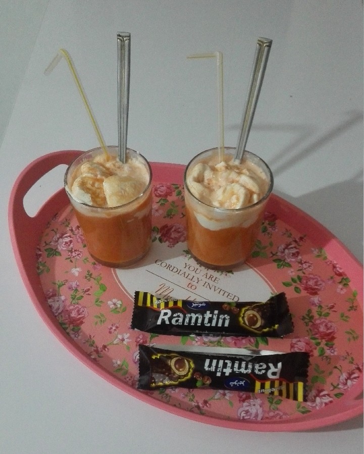 آب هویج و بستنی عصرانه در کنار همسری