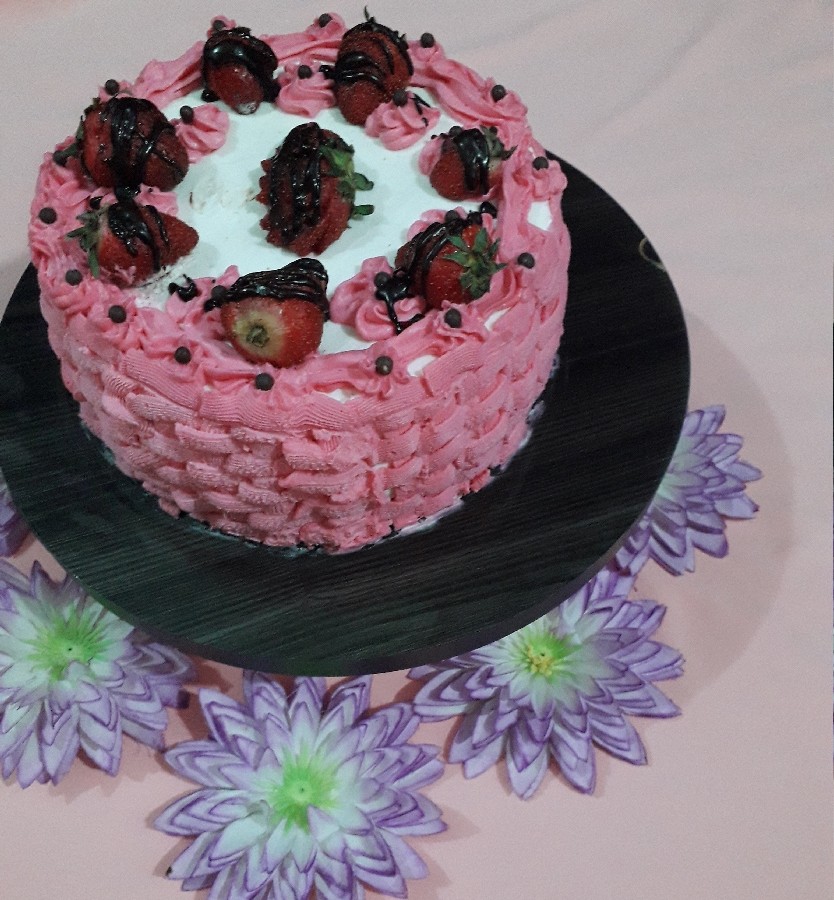 عکس کیک اسفنجی،با فیلینگ موز و شکلات