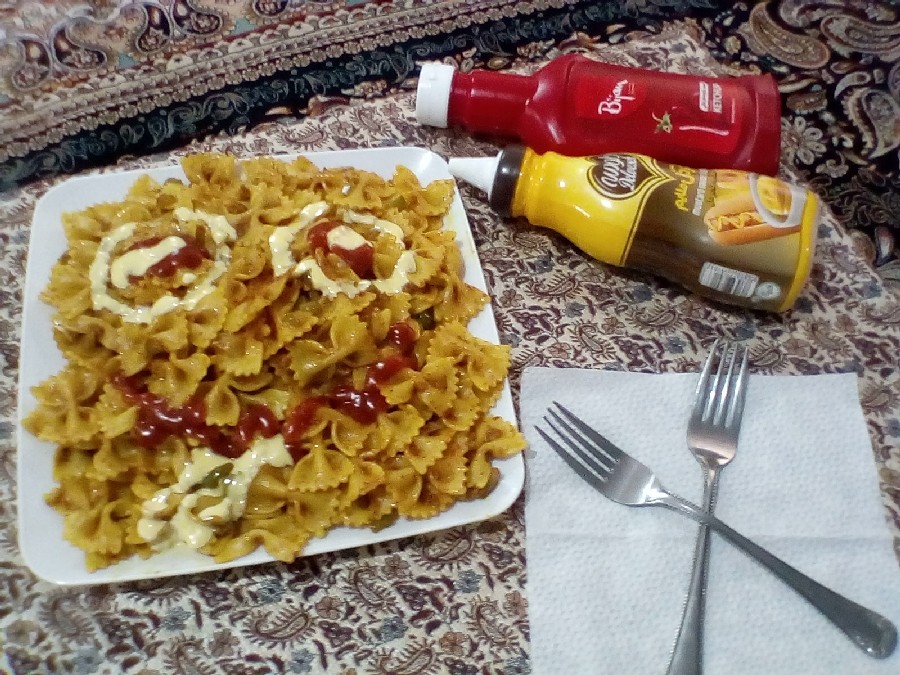 عکس ماکارانی دختر پز