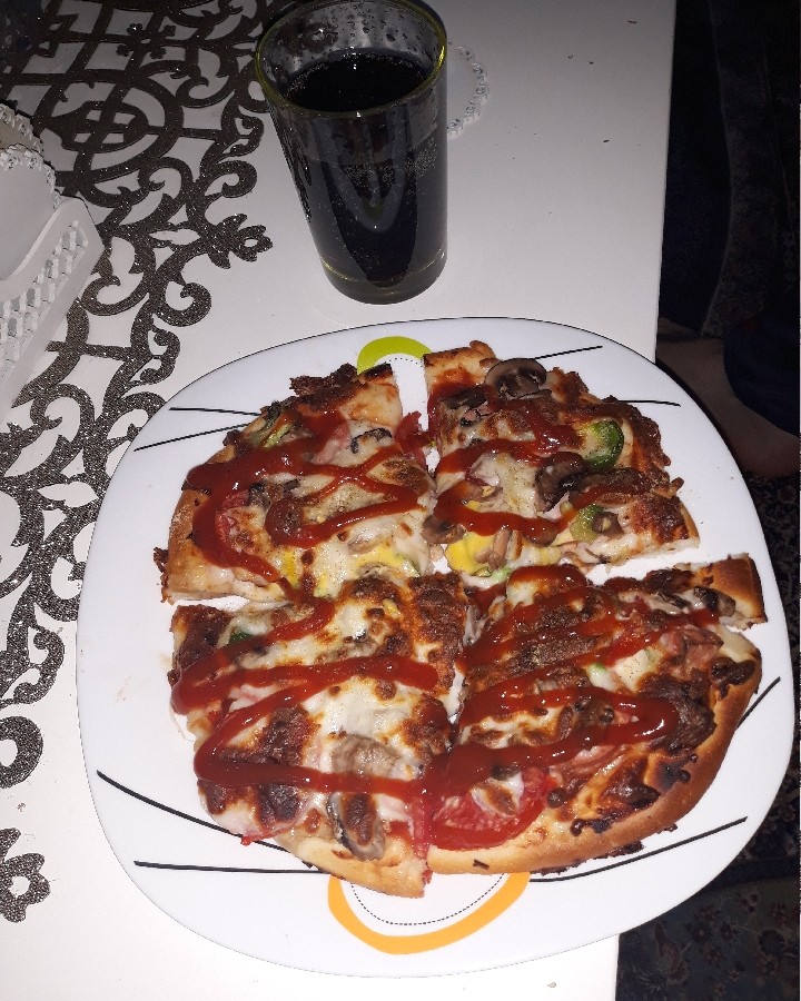 عکس پیتزای خودم پز
قارچ و سوسیس