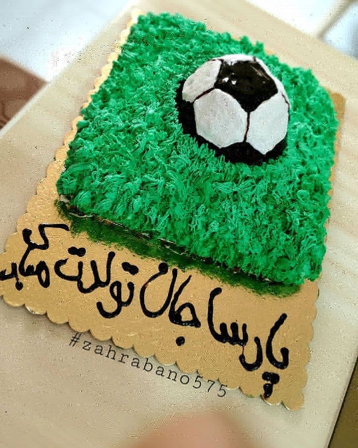 عکس خامه_فرم_گرفته کیک_زمین_چمن