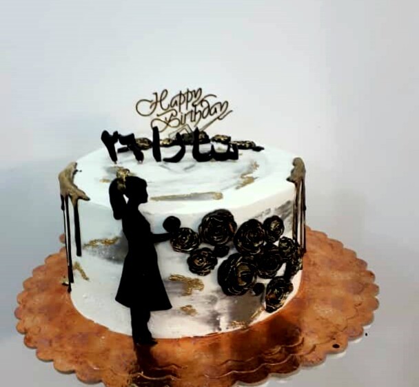 عکس کیک خامه با دیزاین فوندانت 