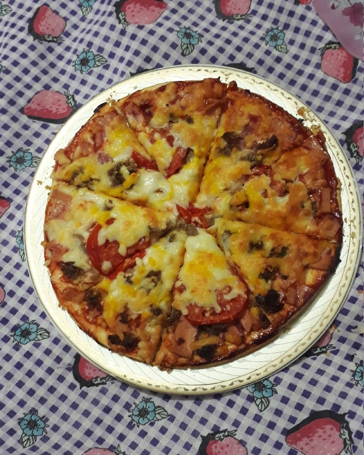 پیتزا دست پخت همسر و دختر گلم در قرنطینه 