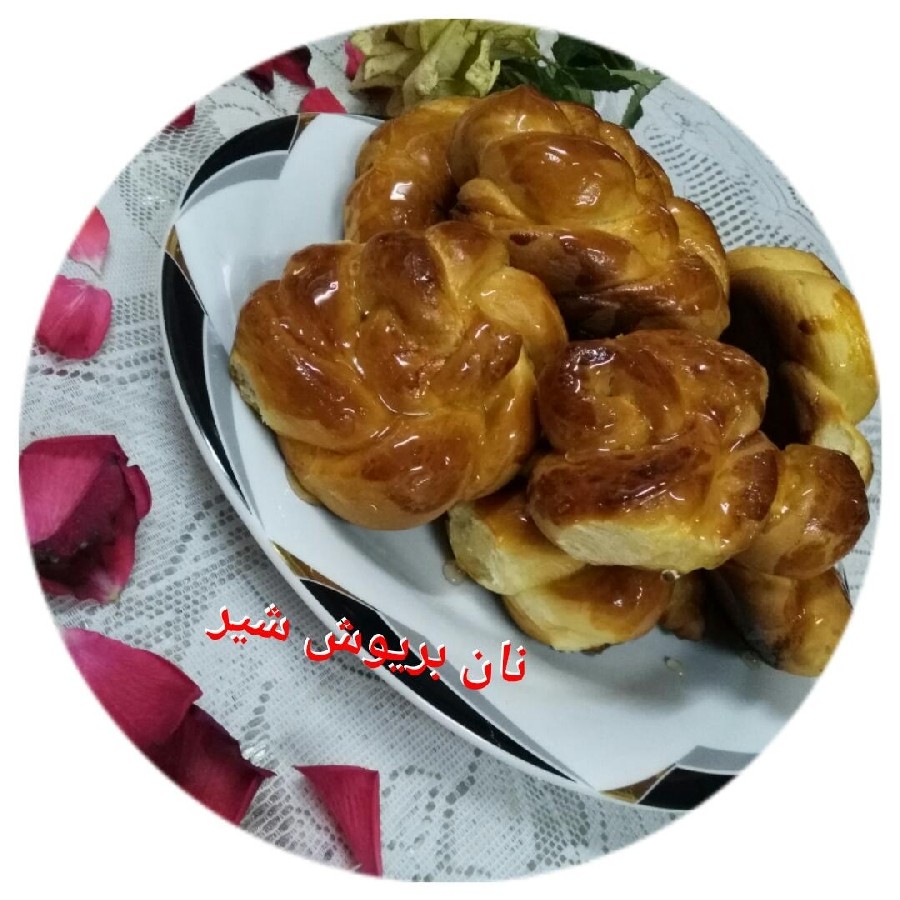 عکس نان بریوش شیر