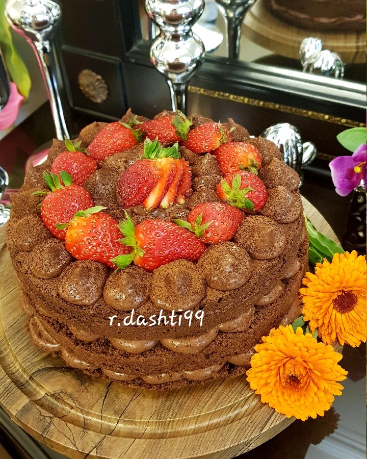 عکس #کیک_شکلاتی_با فیلینگ موز وخامه شکلاتی