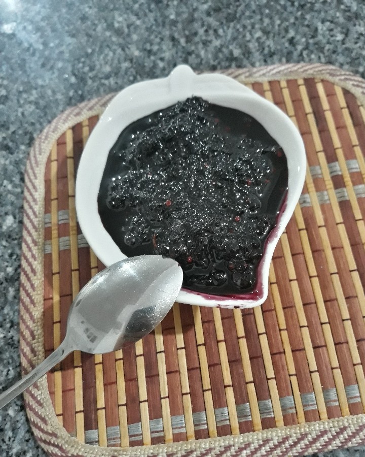عکس مربای توت سیاه برای اولین باردرست کردم