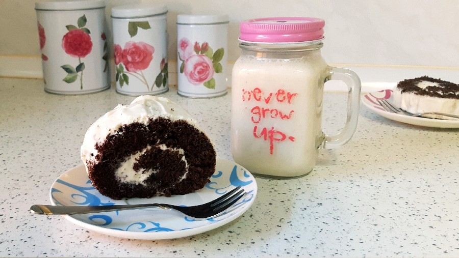 رولت خامه ای با شیر موز