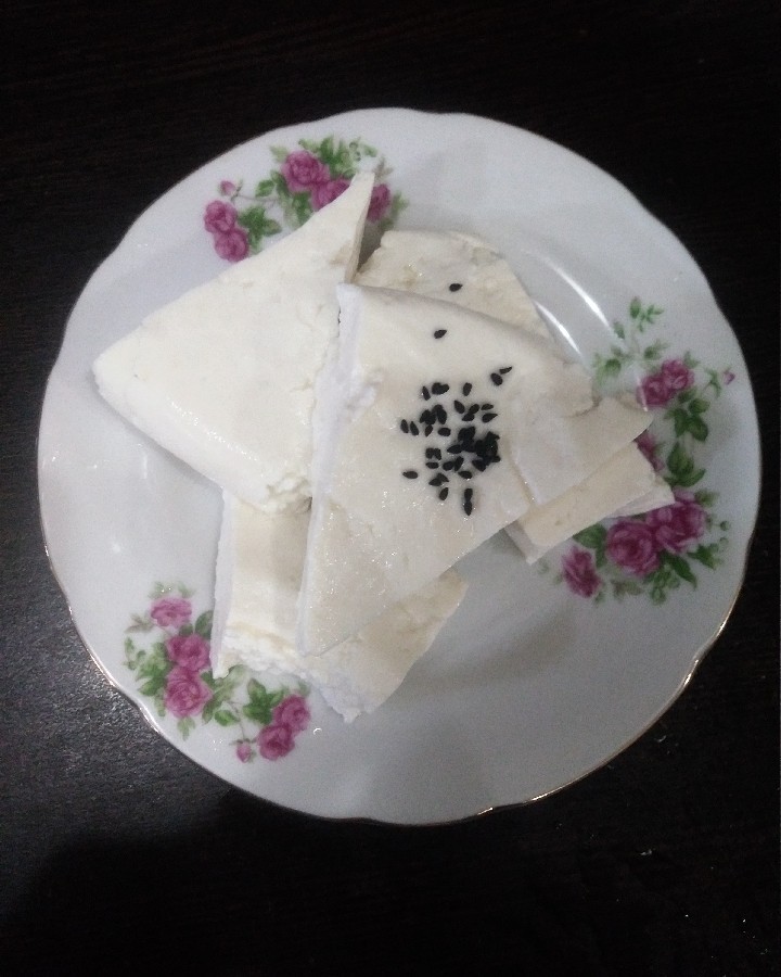 بفرمایید پنیر طبیعی که همسر مهربانم درست کردن