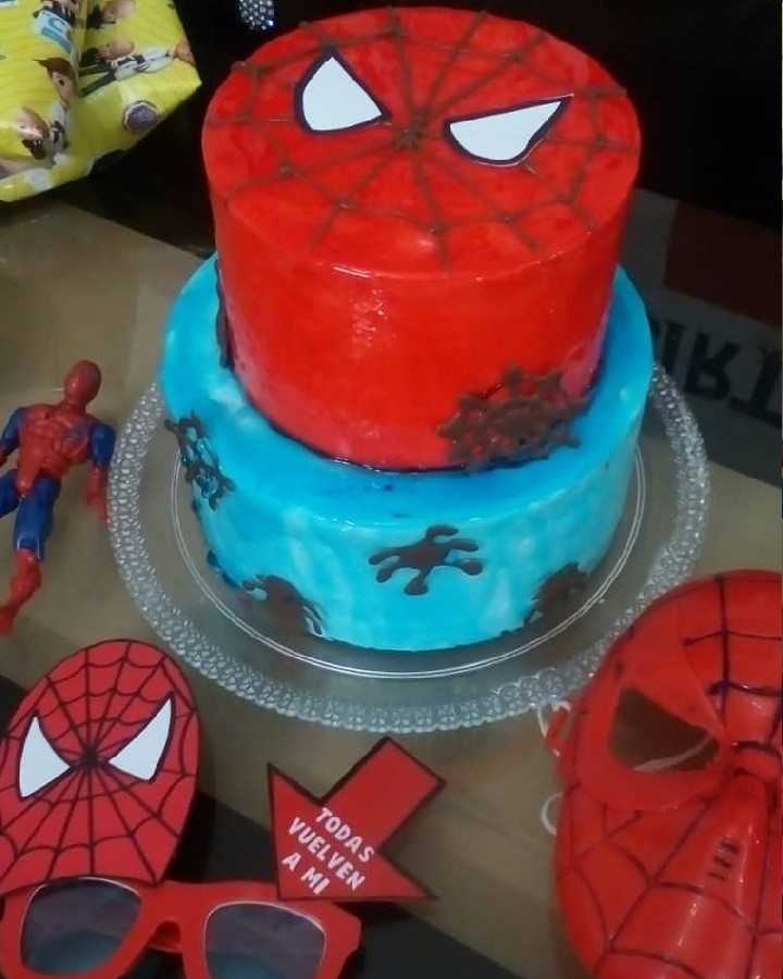 عکس کیک تولد با تم مرد عنکبوتی