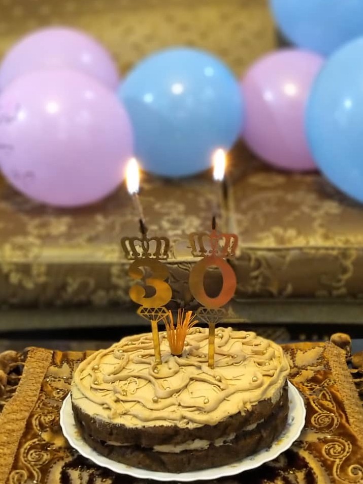 عکس کیک دستپخت مامان برای تولد من در ایام قرنطینه?