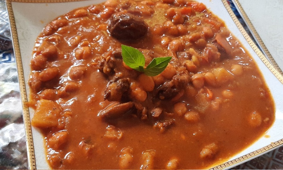 عکس خوراک لوبیا با گوشت و الو