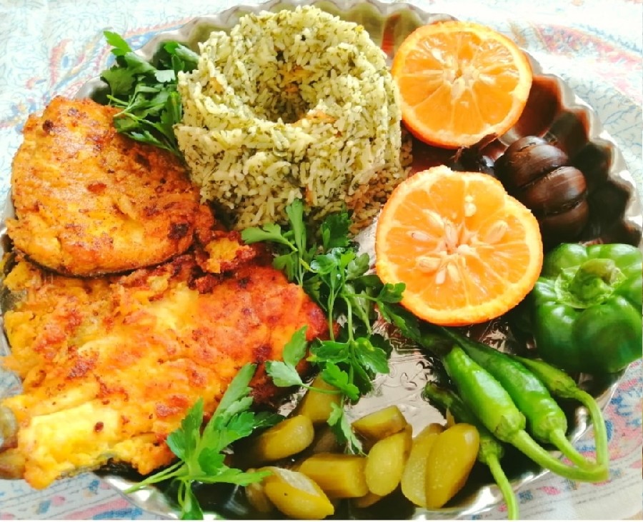 سبزی پلو با ماهی سوخاری