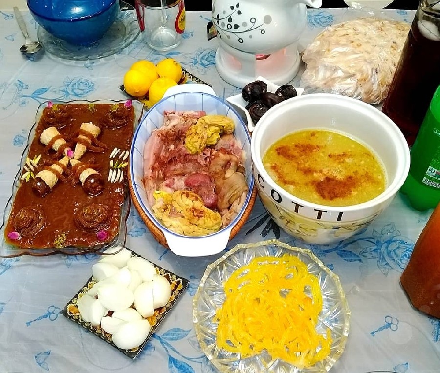 عکس میز افطاری (کله پاچه مامان پز، حلوا آرد گندم) 