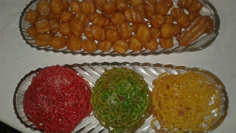 عکس زولبیای رنگی و بامیه های امشبم واسه افطار البته زولبیا بار اولم بود