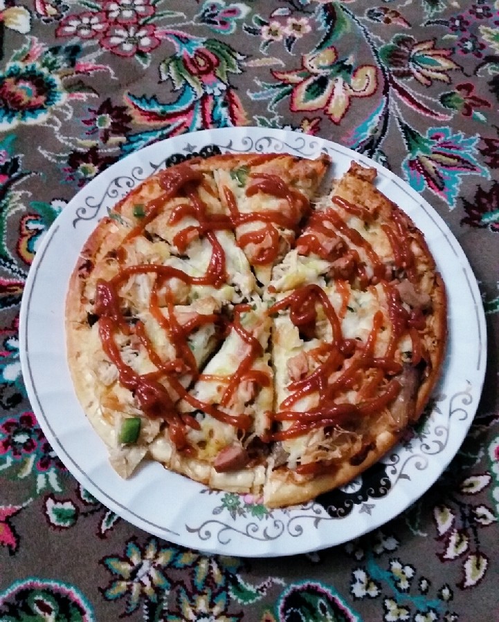 پیتزا گوشت ومرغ