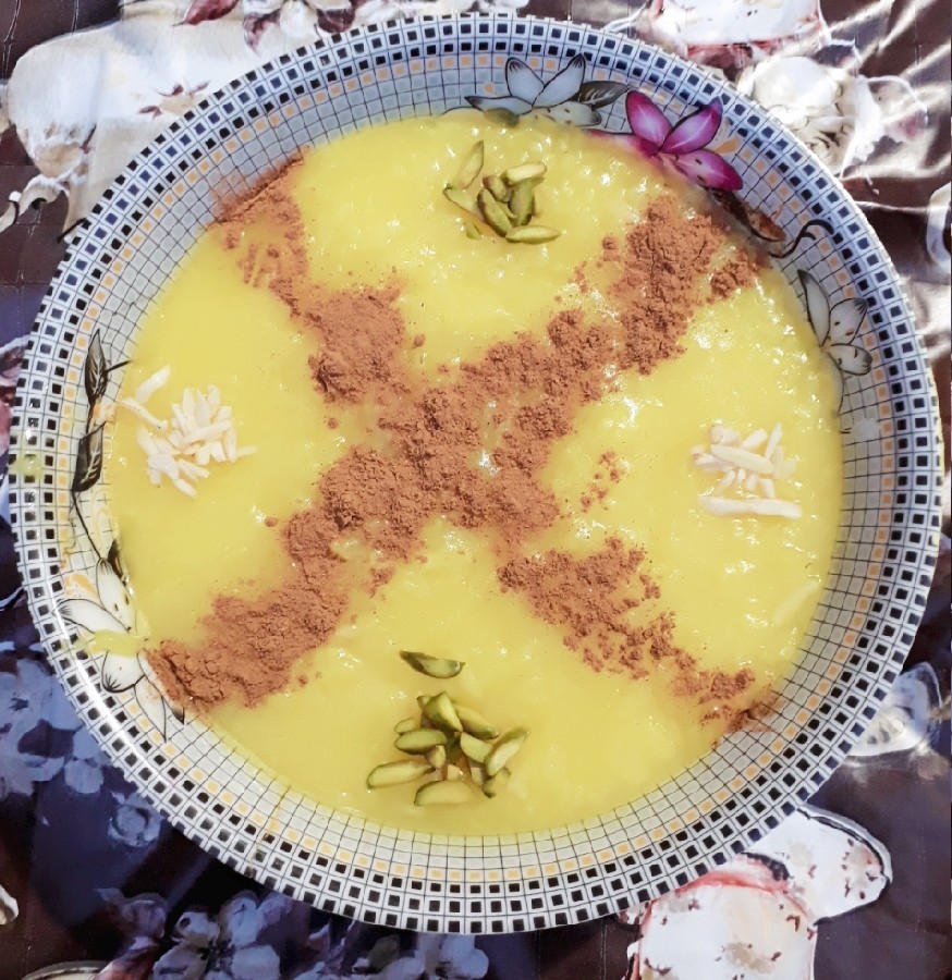 عکس شله زرد و نون خانگی زعفرانی