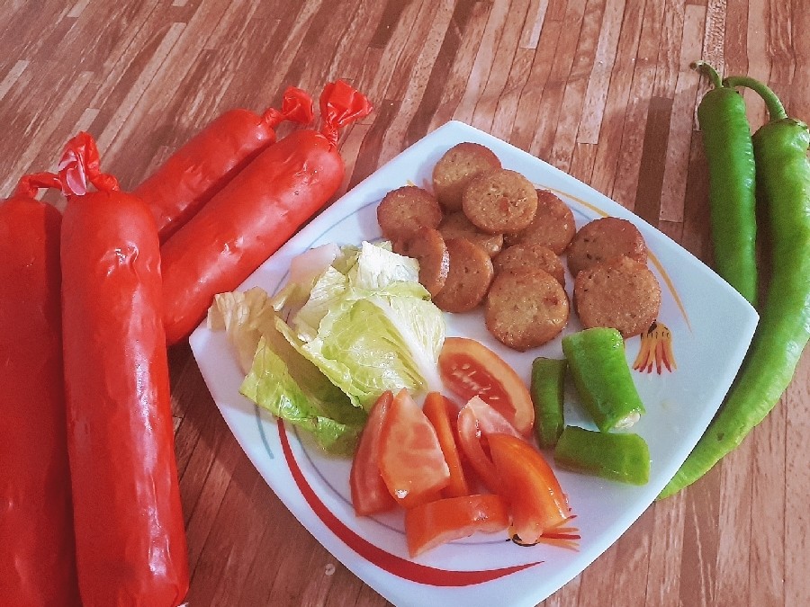 عکس سوسیس خانگی ..عالی و خوشمزه ارزش درست کردن داره ?