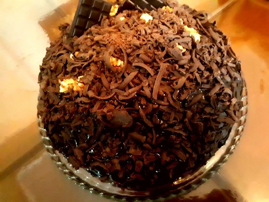 عکس اولین تجربه کیک من با خامه و سس شکلاتی 
