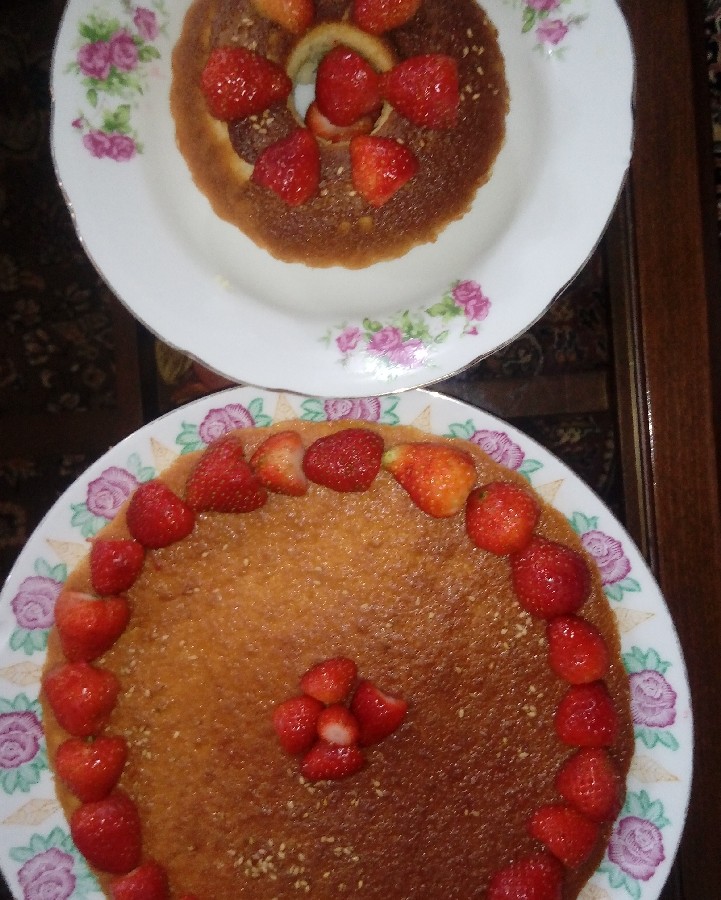 عکس اینم از کیک یهویی امروزمن با تزئین خواهری???