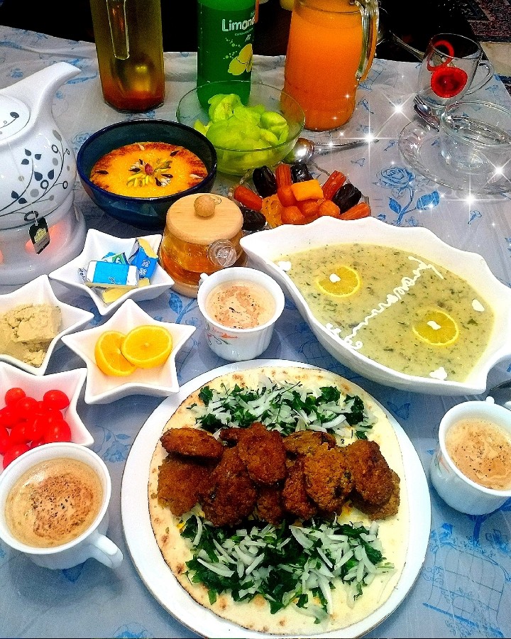 عکس افطاری (کباب لقمه، سوپ جو و خامه، شله زرد) 