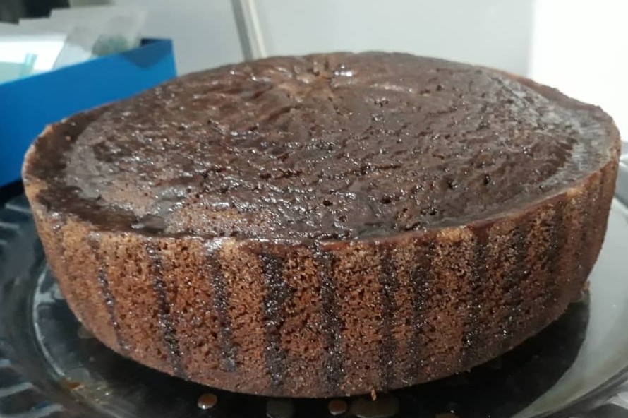 کیک شکلاتی( دست پخت دختر داییه گلم )( نقدش کنید ممنون)