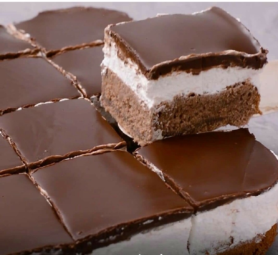 کیک شکلاتی با روکش شکلات