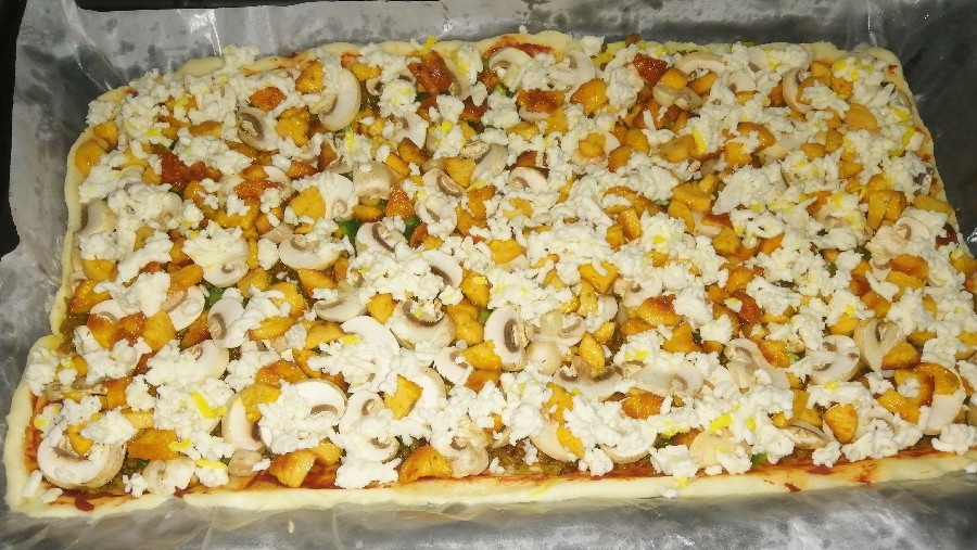 عکس پیتزا برای افطار با خمیر جادویی